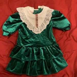 ☘️Adorable green velour holiday dress with lace collar. Size 5 excellent cond
